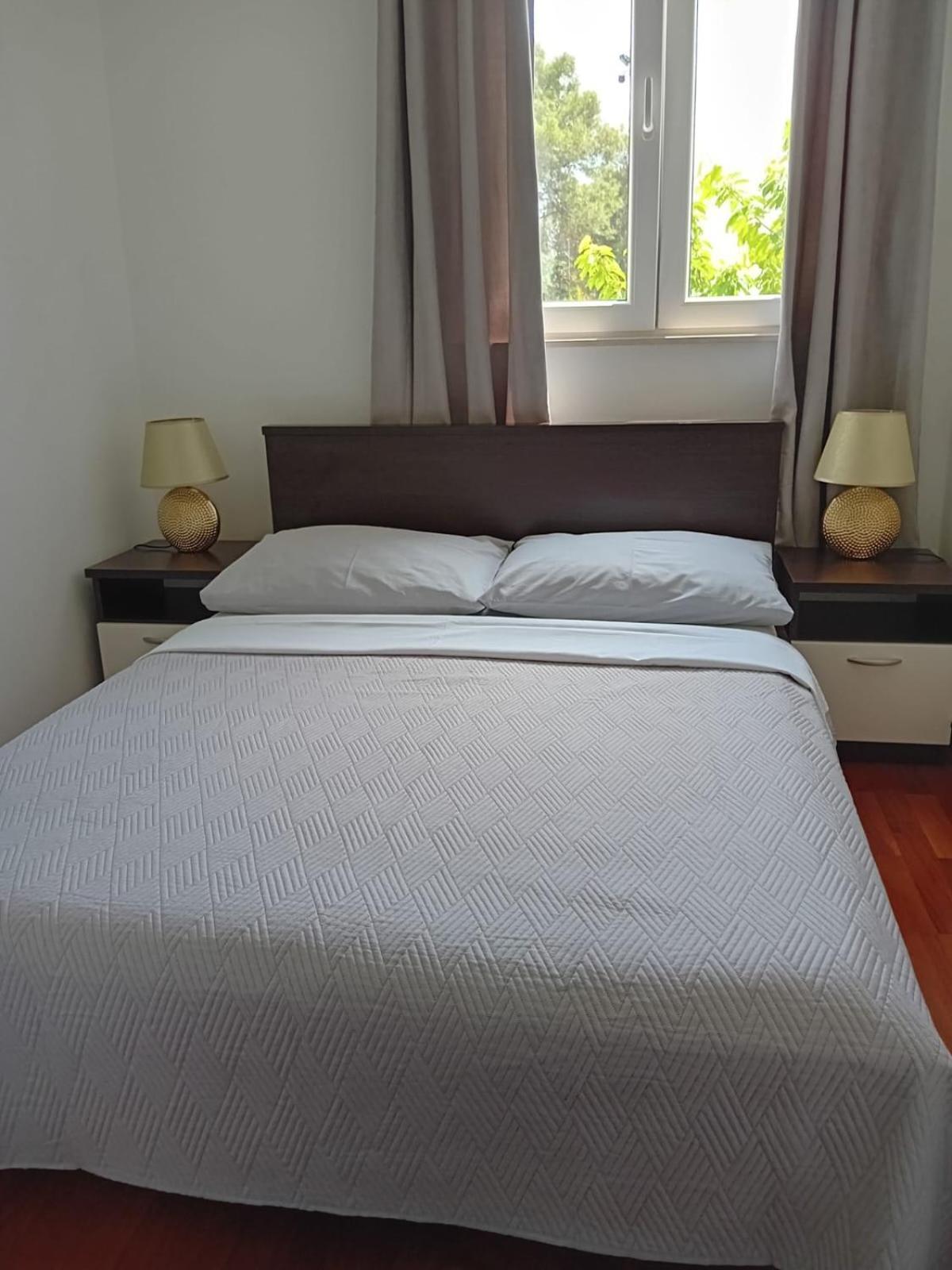 Apartment Gabi Трогир Екстериор снимка